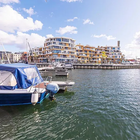 Hafenidylle - In Der Hafenresidenz Mit Balkon & Wellness *